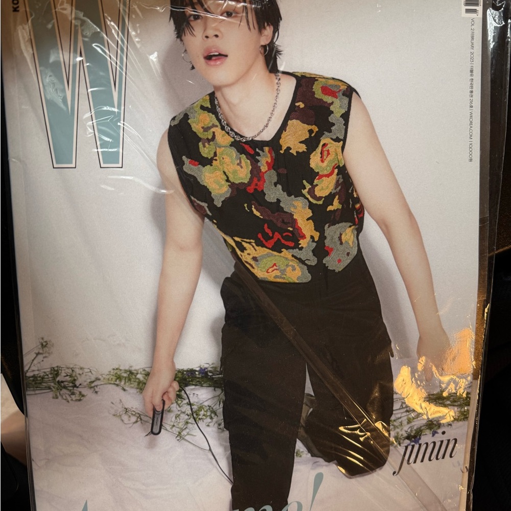 W magazine with Jimin cover
New still in plastic!
